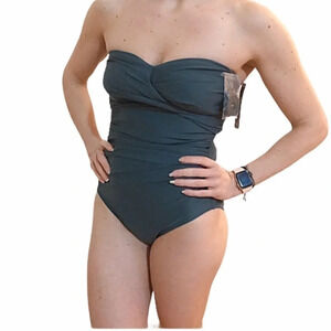 𝅺MERONA 1 piece dark green Swimsuit. Size Small